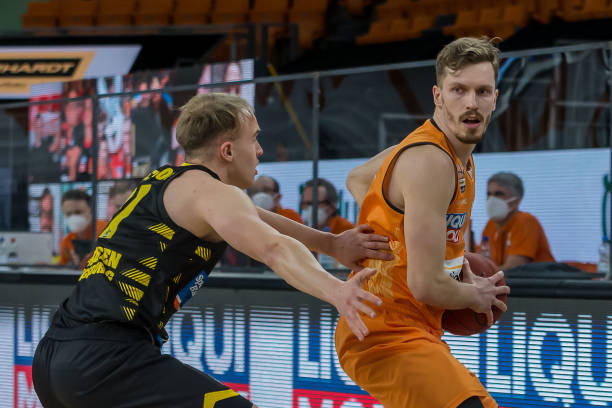 从他以往的 从他以往的